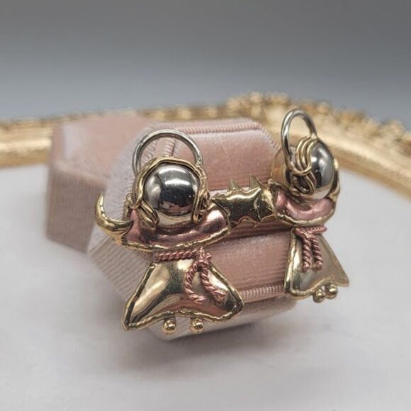 UNBRADED Metal Angel Earrings - Picture 2 of 4